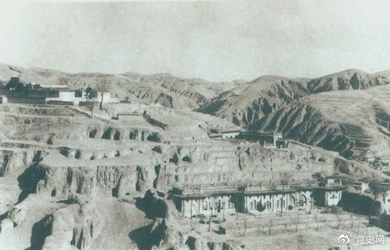 1947年12月25日至28日，中共中央在陜北米脂楊家溝召開(kāi)擴大會(huì )議（十二月會(huì )議）。圖為會(huì )議會(huì )址。