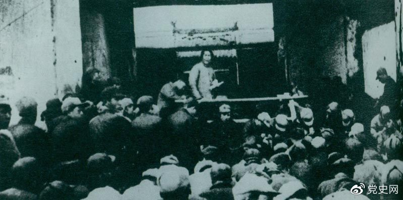 1935年12月27日，毛澤東在陜北瓦窯堡黨的活動(dòng)分子會(huì )議上作《論反對日本帝國主義的策略》報告。
